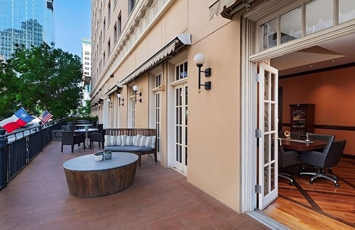 Downtown Austin Complejo | Relax and Rejuvenate! Swimming Pool, Pets Allowed, Near Texas State Capitol!
