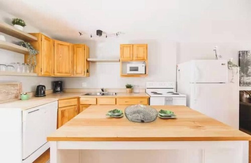 Lambton Shores Cabaña | Relax and Unwind at Hideaway Cottages Full