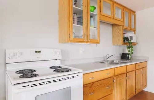Lambton Shores Cabaña | Relax and Unwind at Hideaway Cottages Full