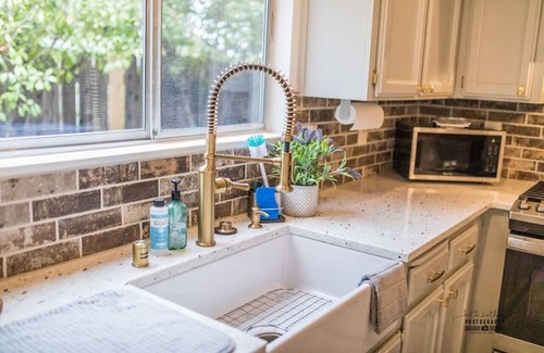 North Hilltop Casa | Relax and Unwind 4BR Hot Tub All You Need