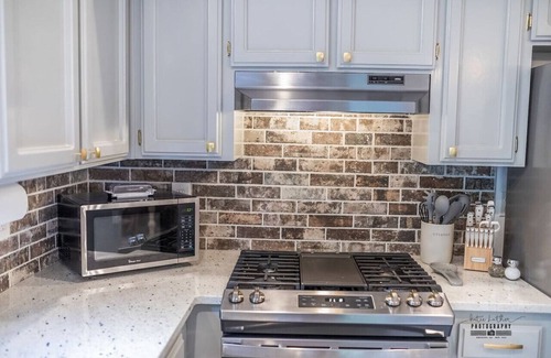 North Hilltop Casa | Relax and Unwind 4BR Hot Tub All You Need