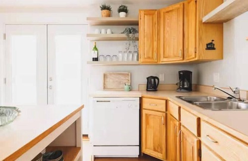 Lambton Shores Cabaña | Relax and Unwind at Hideaway Cottages #1