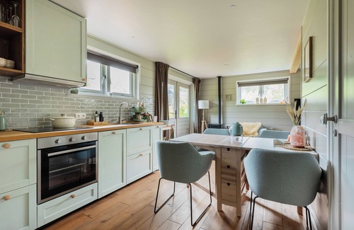 Gasselte Casa | Relax and unwind in this peaceful, cozy and stylish space. The forest cottage is located on the Holiday Park de Kremmer in Gasselte, in the middle of the woods and within walking distance of a beautiful swimming lake. For the cycling enthusiast there