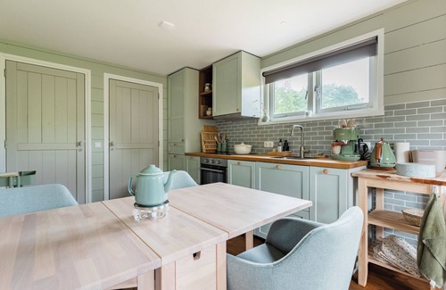 Gasselte Casa | Relax and unwind in this peaceful, cozy and stylish space. The forest cottage is located on the Holiday Park de Kremmer in Gasselte, in the middle of the woods and within walking distance of a beautiful swimming lake. For the cycling enthusiast there