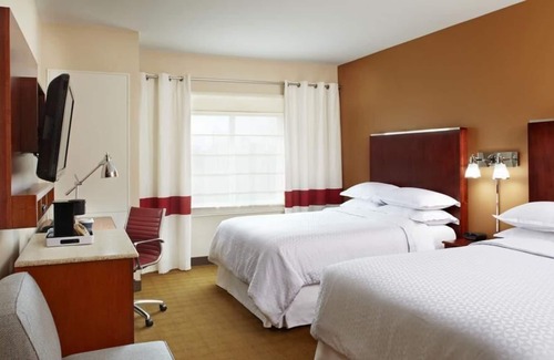 Southeast Houston Casa | Relax and Unwind! Swimming Pool, 4 Family-Friendly Units, FREE Parking