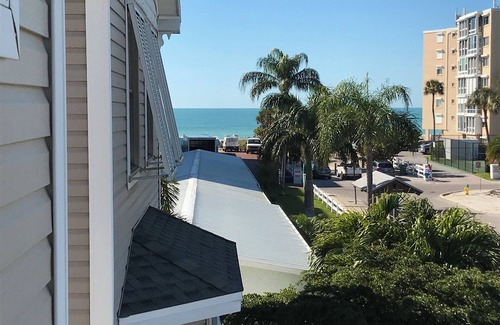 Holmes Beach Casa | Gulf Getaway, casa privada recientemente renovada, a pasos de la playa !!