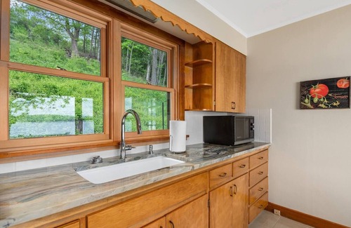 Nauvoo Casa | Relax at Eagle's Nest on the Mississippi River!
