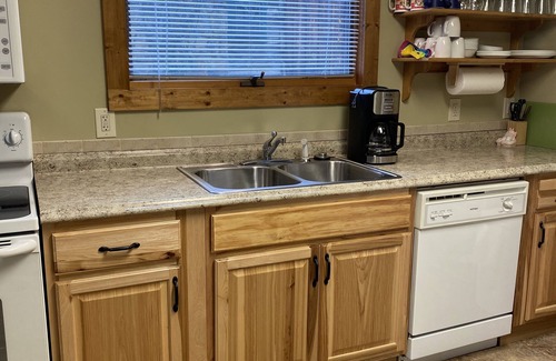 Gatlinburg Cabina | Relájese en la abuelita River Retreat, corto paseo hasta el centro, 2BR