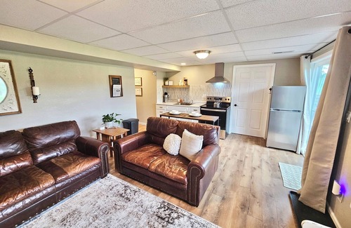 Custer Apartamento | Relax at Ridgeview- Basement 1 bed apt, KING bed, PRIVATE patio, FREE CSP pass