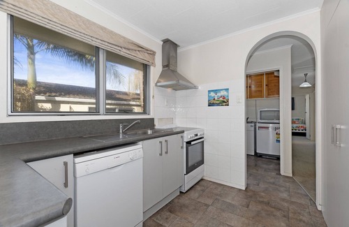 Ruakaka Casa | RELAX AT RUAKAKA - RUAKAKA HOLIDAY HOME, pet friendly in Ruakaka