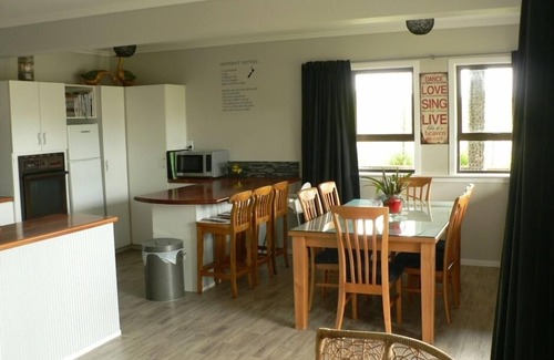 Te Akau Casa | Relájese en el paraíso de la costa oeste de Port Waikato