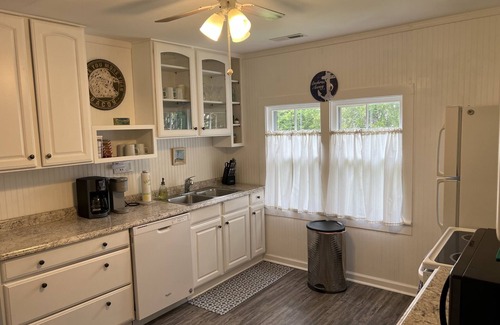 Coinjock Casa | Relax at this beautiful Historic Intracoastal Waterlily Cottage + Game Room
