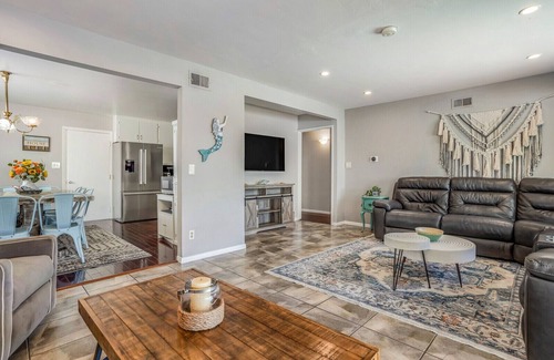 Clairemont Mesa Casa | Relax at this Family Home w/ Solar heated Pool & Game Room. Close to everything!