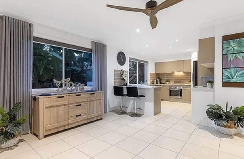Pacific Pines Casa | Relax at this Gold Coast Escape