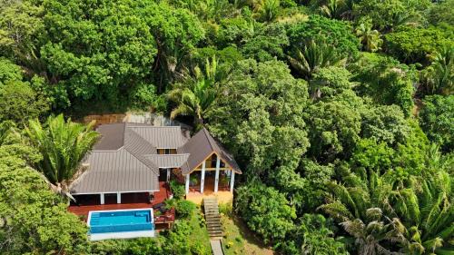 Gibson Bight Casa | Relax At This Hillside Retreat That Overlooks The Lush Forest And The Caribbean,