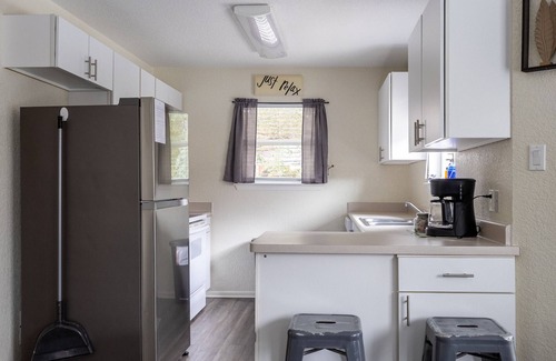 New Braunfels Chalet De Esquí | Relax at this Riverfront Retreat!