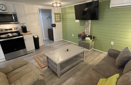 Windy Hill Apartamento | Relax by stunning pool at you cozy beach villa, pets ok