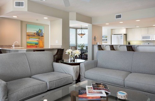 South Island Hotel | Relax by the Beach | Balcony Suites, Full Kitchen, Pool