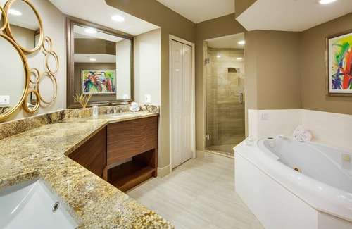 South Island Hotel | Relax by the Beach | Balcony Suites, Full Kitchen, Pool