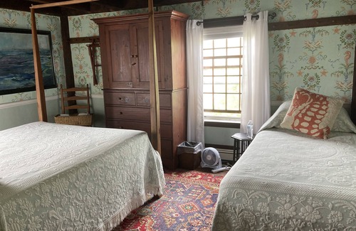 Westport Point Cama Y Desayuno | Relax by the sea! Bed & Breakfast room near Horseneck State Beach