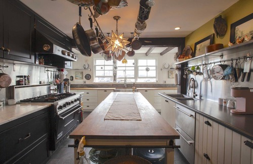 Westport Point Cama Y Desayuno | Relax by the sea! Bed & Breakfast room near Horseneck State Beach