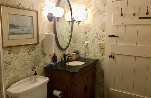 Westport Point Cama Y Desayuno | Relax by the sea! Bed & Breakfast room near Horseneck State Beach