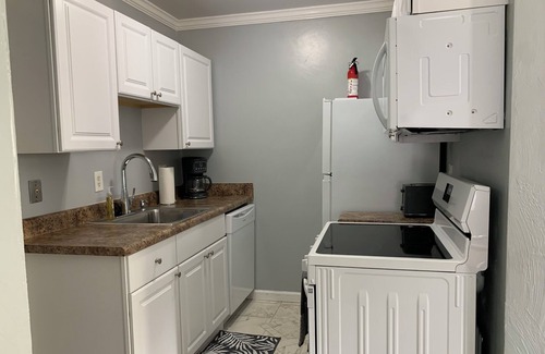 Northeast Virginia Beach Condominio | Relax By the Sea - Charming 1-bedroom condo in superb location near the ocean