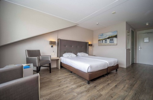 Westkapelle Hotel | Relax by the Sea with Seasonal Pool, Beachclub Dining & Coastal Walks