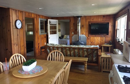 Rumney Casa | Relájese y disfrute de 240 'frente al lago en Stinson Lake- Rumney, NH, con playa privada