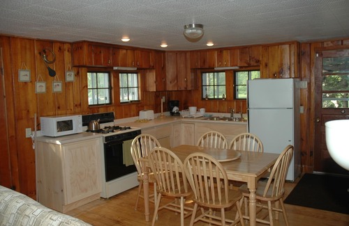 Rumney Casa | Relájese y disfrute de 240 'frente al lago en Stinson Lake- Rumney, NH, con playa privada