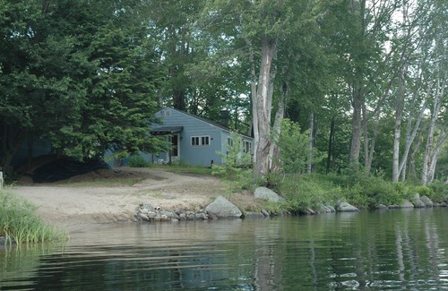 Rumney Casa | Relájese y disfrute de 240 'frente al lago en Stinson Lake- Rumney, NH, con playa privada