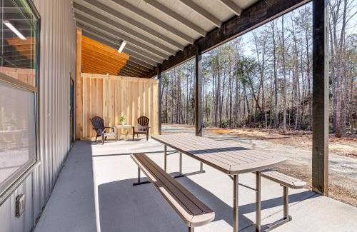 Forest City Casa | Relax Fireside! Cabin 12 Mi to TIEC Winterfest
