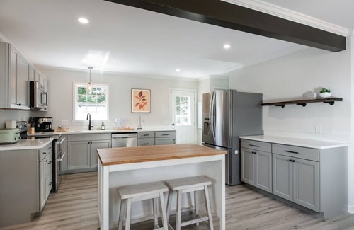 Oakley Casa | Chic AVL Getaway – Minutes to Biltmore & DWTN
