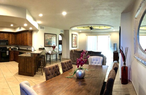 Puerto Penasco Condominio | Relájese en condominio de 2 camas / 2 baños; Lujoso patio con vista al lujoso resort y al océano