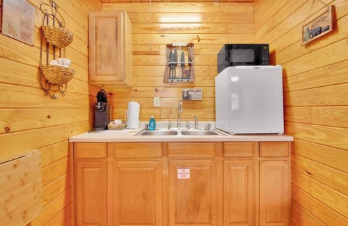 Gatlinburg - Pigeon Forge Casa | Relax in a Mountain Cabin in the Smokies, Gatlinburg