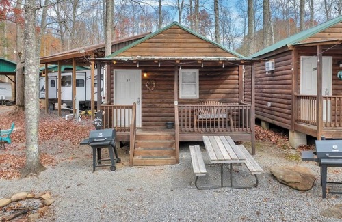 Gatlinburg - Pigeon Forge Casa | Relax in a Mountain Cabin in the Smokies, Gatlinburg
