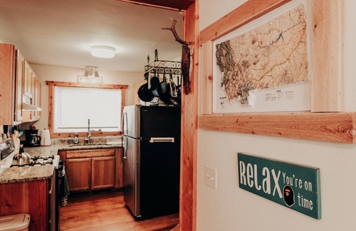 Hot Springs Casa | Relax in "Big Sky" Style just 3 blocks from the Symes Mineral Soaks!