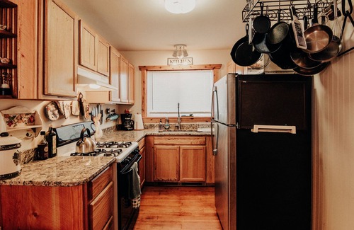 Hot Springs Casa | Relax in "Big Sky" Style just 3 blocks from the Symes Mineral Soaks!