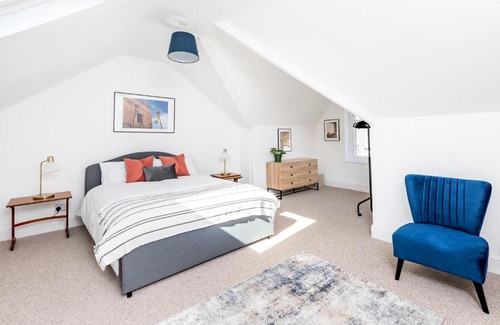 Pontcanna Apartamento | Relax In Comfortable & Stylish Pontcanna Apartment, Free Private Parking