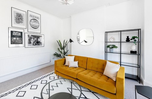 Pontcanna Apartamento | Relax In Comfortable & Stylish Pontcanna Apartment, Free Private Parking