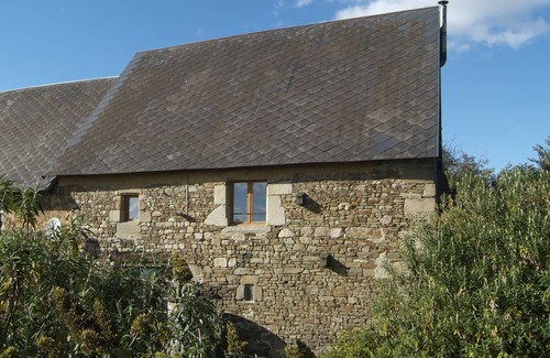 Saint-Vigor-des-Monts Casa | Relájese en la hermosa campiña de Normandía en un antiguo granero convertido.