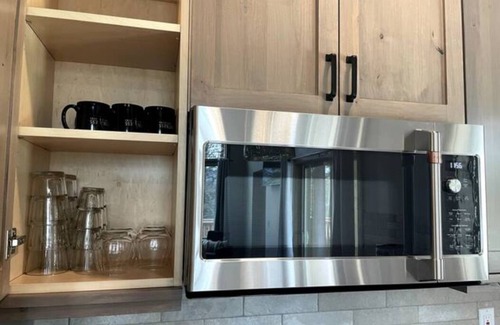 Coram Condominio | Relax in Luxury! 2bd/2ba Condo w/King Beds-Private Hot Tub & Mountain Views #2-2