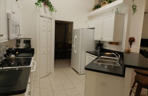 Doral Woods Villa | Relájese en el jacuzzi en nuestro 4 dormitorios, 3 baños en Doral Woods