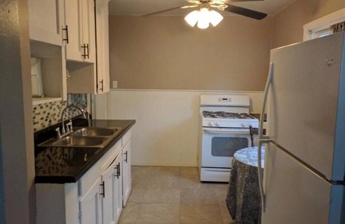Redford Casa | Relax in Redford -Charming 2-bedroom, 1 bath house