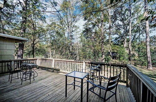 Tougaloo Casa | Relax in Shady Oaks Near Hospitals & Dining