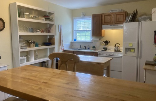 Sparta Apartamento | Relax in Shelley's Glen Guesthouse, a peaceful retreat, only 2 miles from town.
