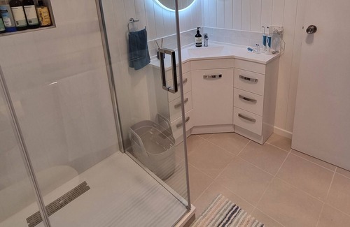 Somerset Dam Casa | Relax in Somerset Dam Village