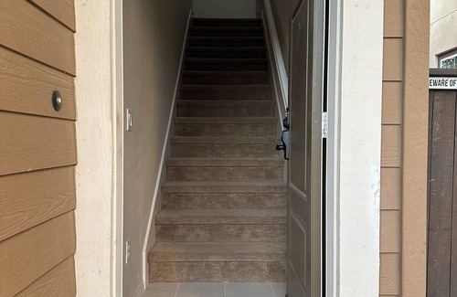 Ventura Apartamento | Relax in Style: Clean spacious Ventura studio for business or pleasure.