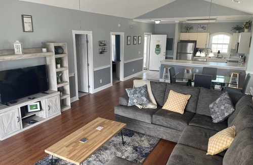 Central Myrtle Beach Condominio | Relax in Style – Spacious 2BR Myrtle Beach Condo Near Everything