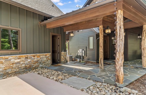 Nebo Apartamento | Relax in style w/ access to Lake, Dock, Fire pit and Community Pool